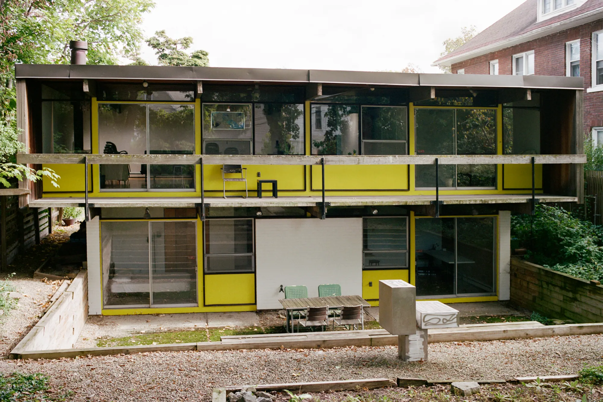 Robert Coles used prefabricated elements to create his private home and studio in 1961. Its&nbsp;spare, modernist design stands out&nbsp;in a neighborhood full of traditional homes.&nbsp;