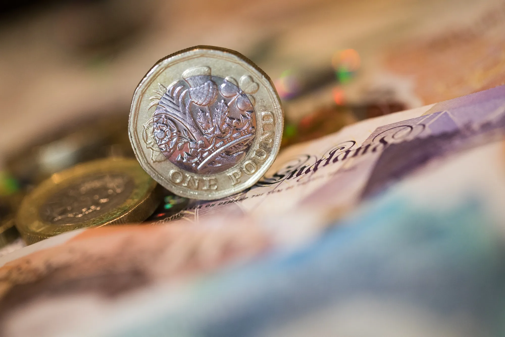 Pound Seen Hitting 34-Year Low If Johnson Drags U.K. To No-Deal