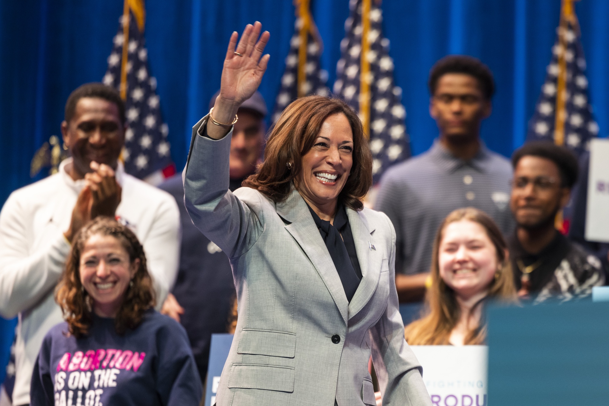 Harris Taps Wall Street, Hollywood Ties To Deliver Biden Donors - Bloomberg