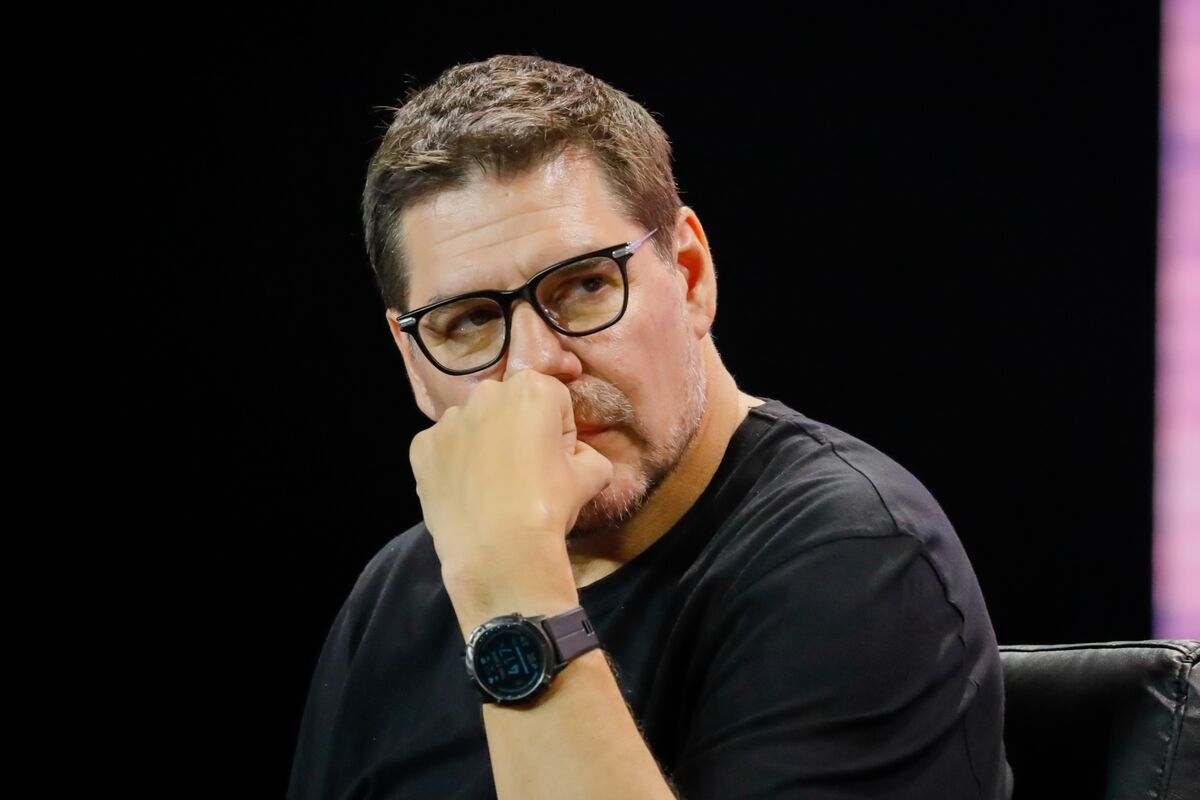 ソフトバンクＧ、クラウレ前副社長の退職金と長期報酬は127億円に - Bloomberg