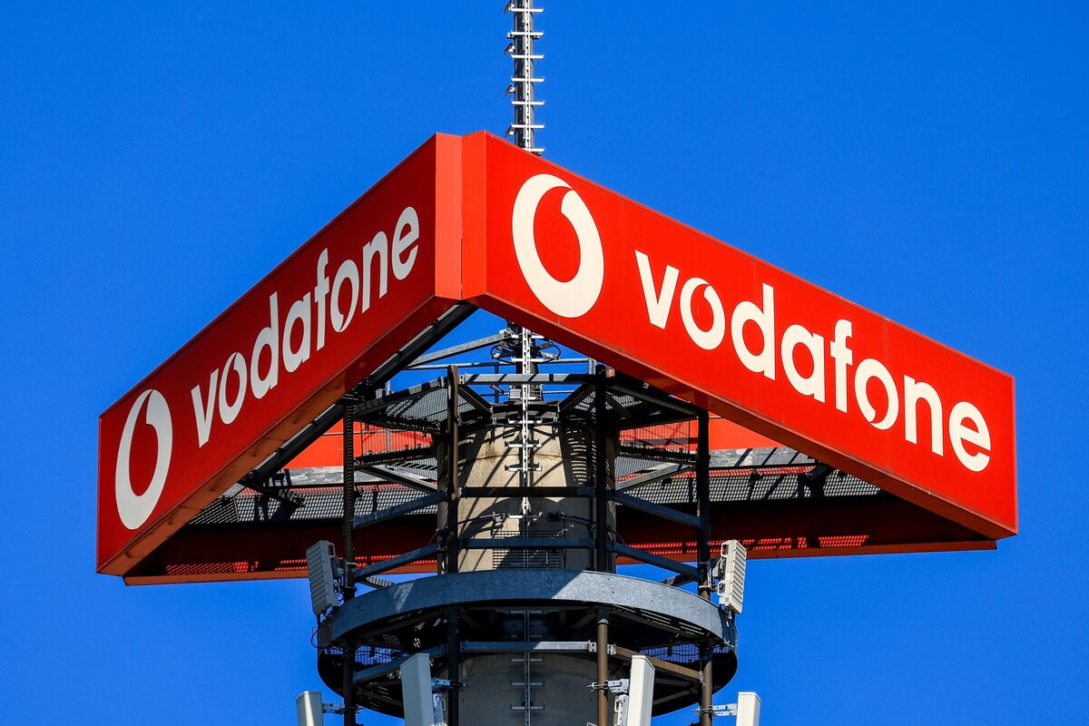 bloomberg.com - Shona Ghosh - Vodafone Misses Growth Expectations in Largest Market Germany