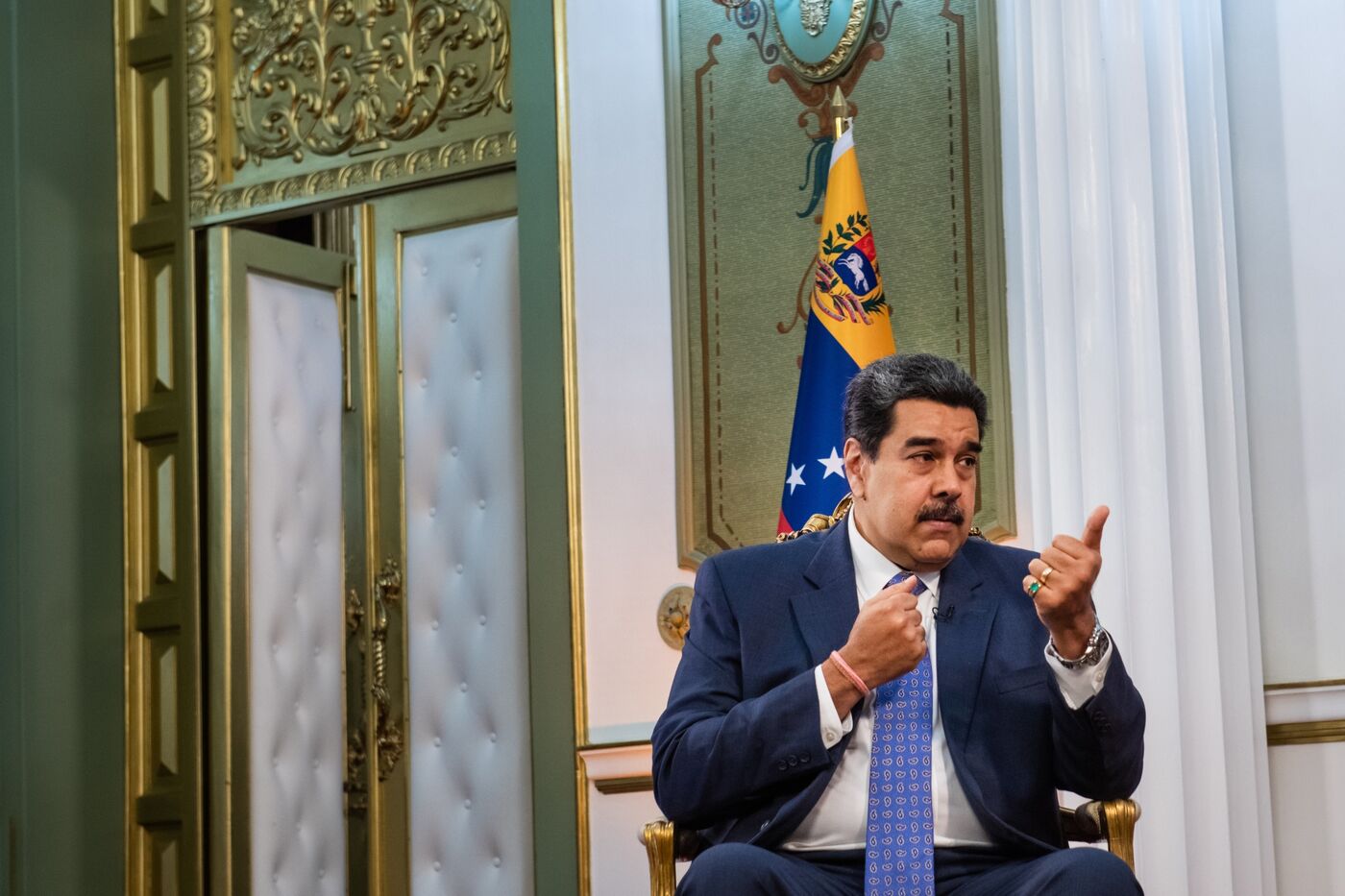 bezieht sich auf Venezuelas Maduro-Plädoyer für ausländisches Kapital, Biden-Deal in Caracas Interview