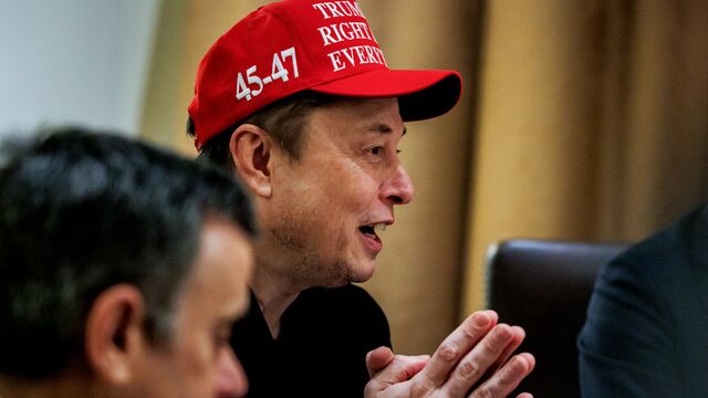 Watch Musk Calls Trump Trade Adviser 'Moron' - Bloomberg