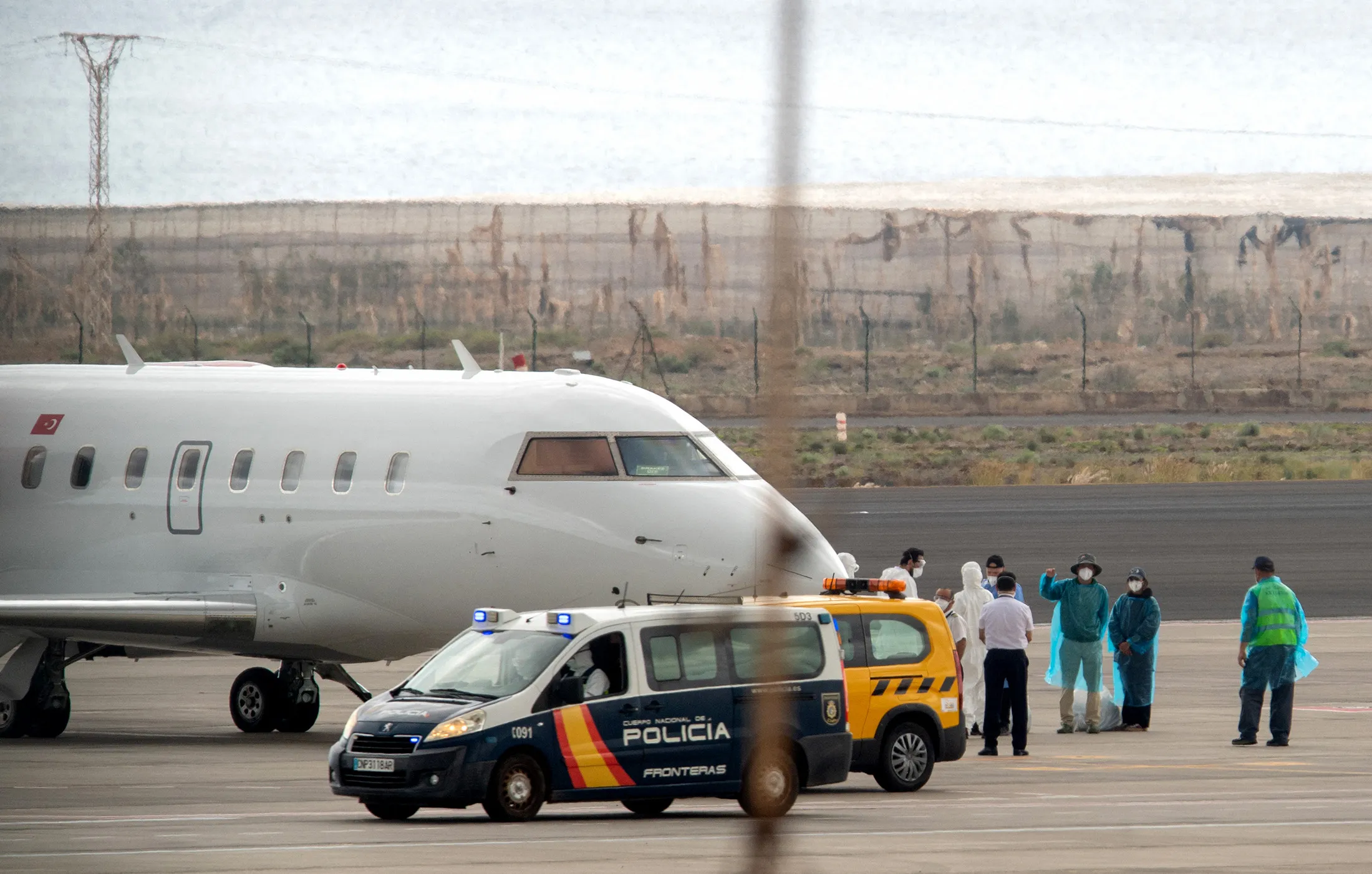 Turkish citizens prepare to board a plane bound for Turkey carrying passengers evacuated from the hantavirus-stricken cruise ship MV Hondius, at the Tenerife Sur-Reina Sofia airport in Tenerife, Spain, on May 10.