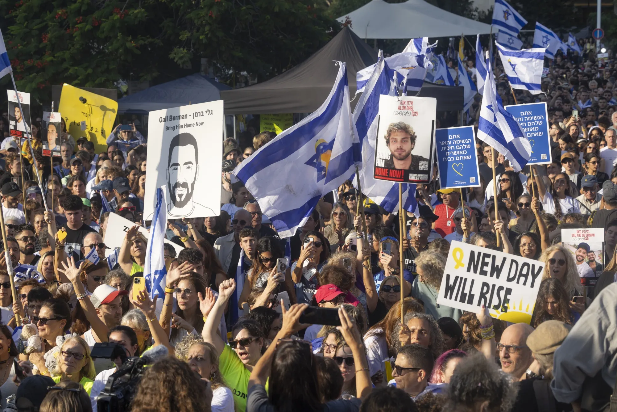Israelis gather to watch the release of&nbsp;hostages by Hamas.