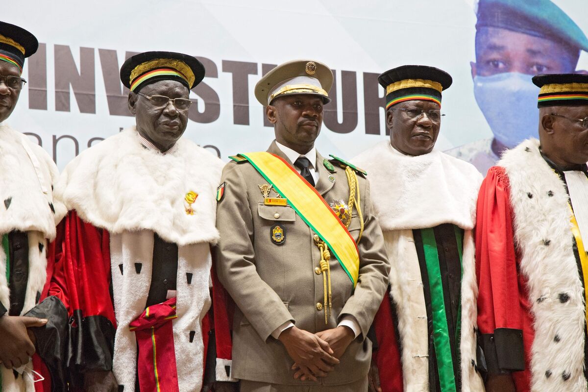 Mali Coup Leader Assimi Goita Was Sworn In As The Nation's Interim ...