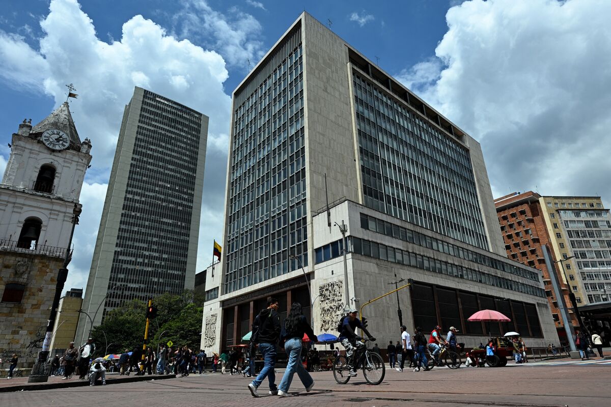 Colombia Seen Holding Before More Rate Hikes: Decision Guide