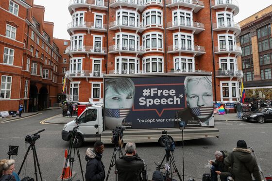 Ecuador Rejects WikiLeaks Claims That It Plans to Expel Assange
