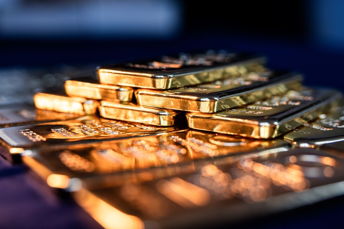 Gold Holds Ground Near Record as Traders Weigh Risk of Shutdown