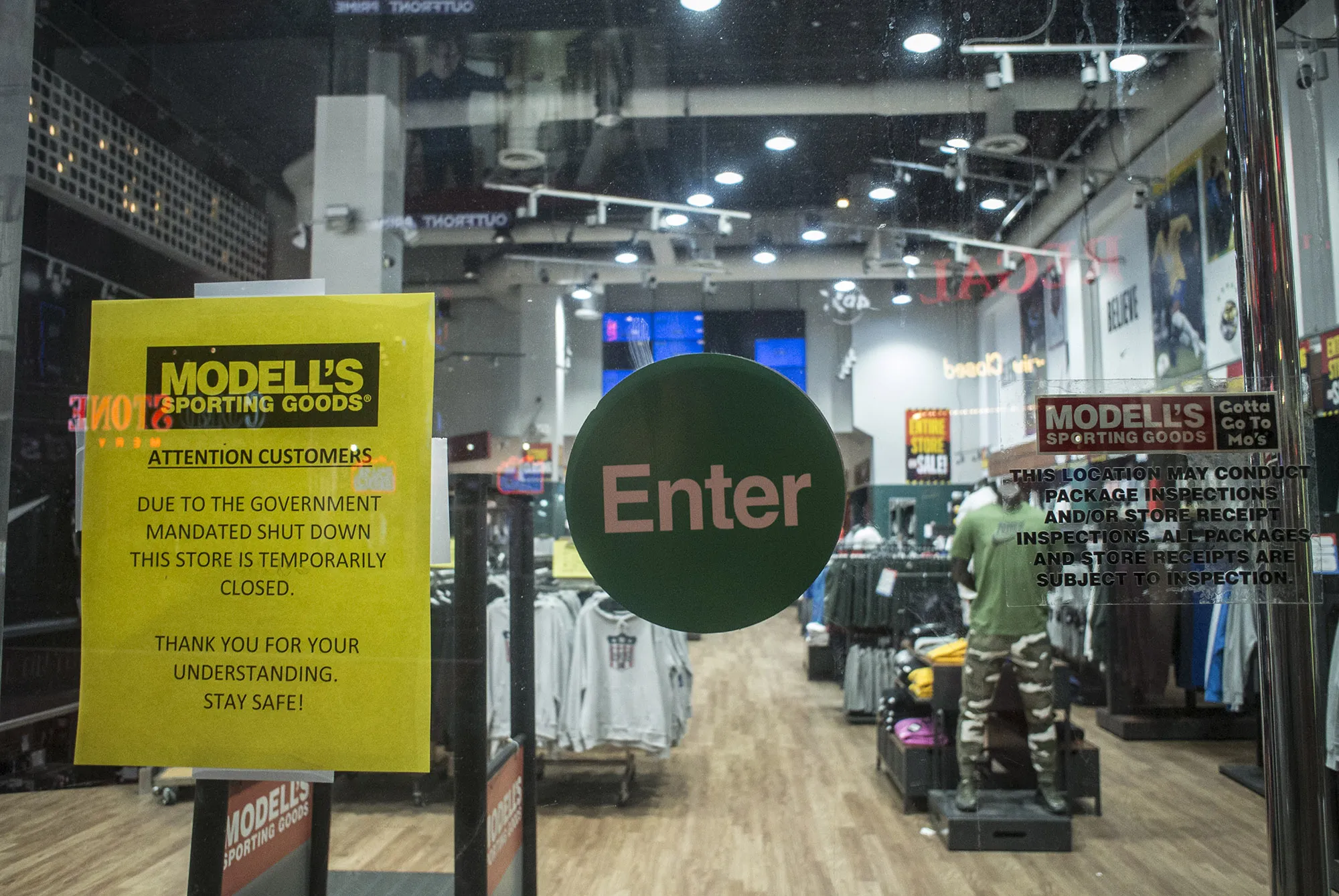 A closed Modell’s store closure due to coronavirus&nbsp;in New York City.