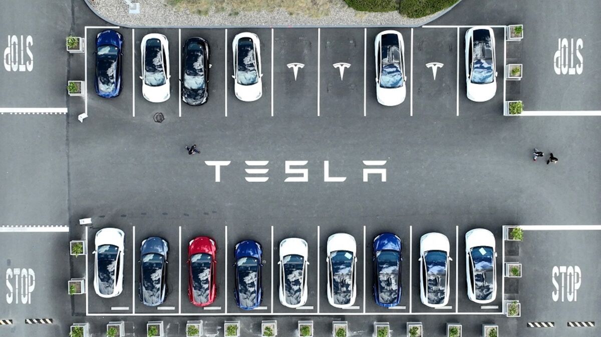 ⚫️ BLOOMBERG: Tesla annuncia un Model Y più economico per contrastare la perdita del credito d'imposta federale per i veicoli elettrici
