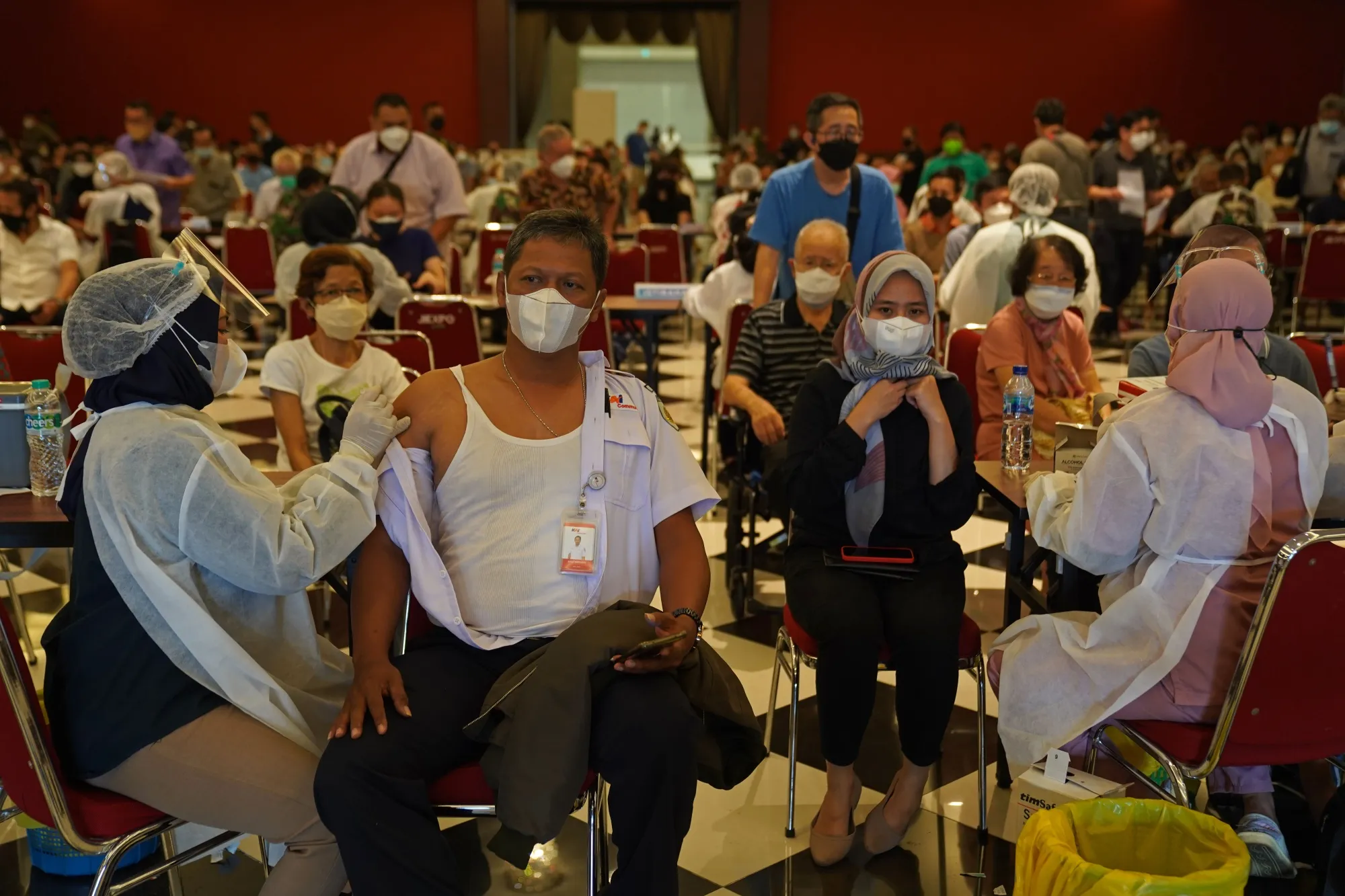 A member of the public receives a booster dose of the Pfizer-BioNTech Covid-19 vaccine&nbsp;in Jakarta, Indonesia, on Jan. 26.