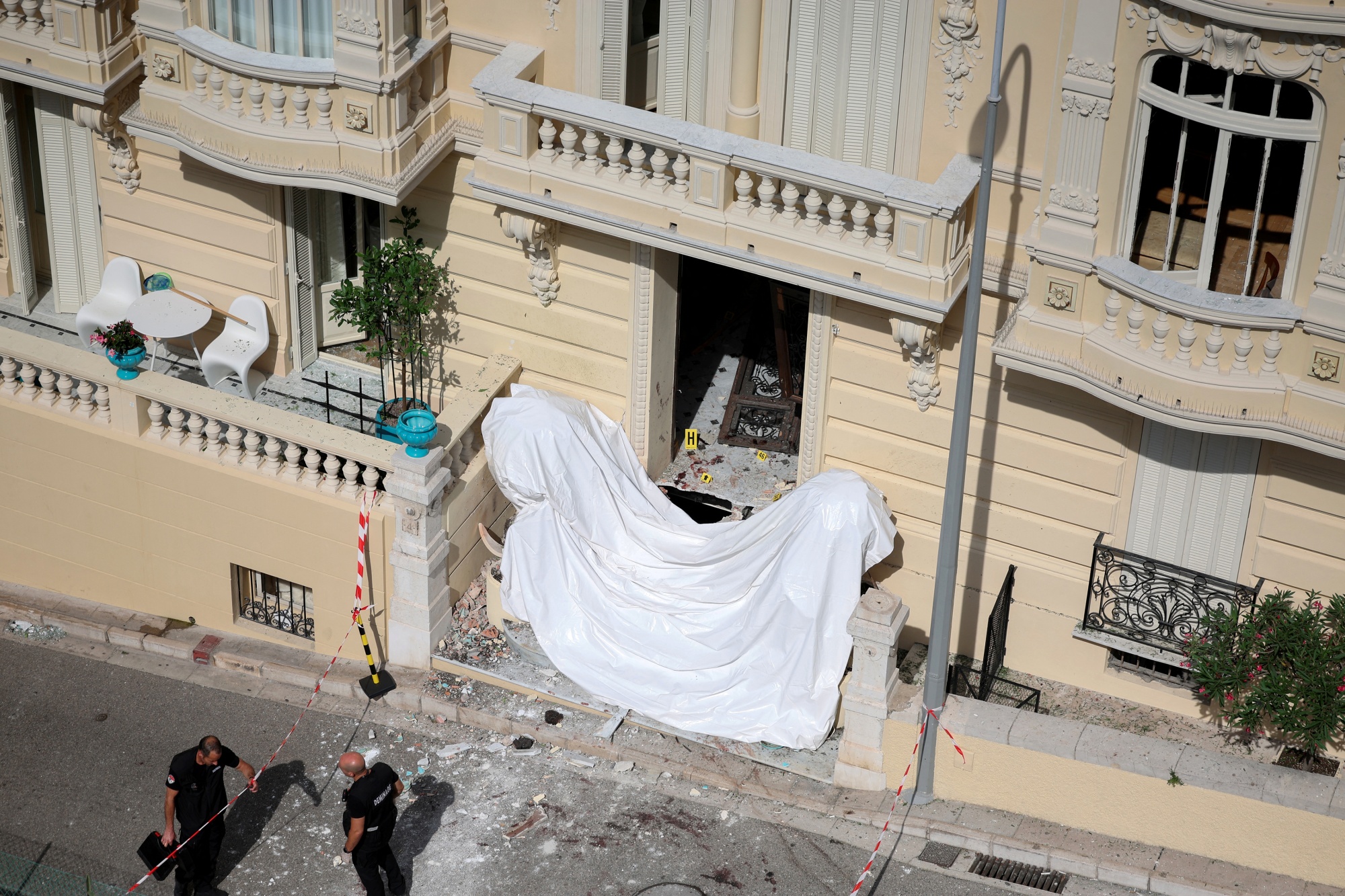 Members of a bomb disposal team at the entrance of a residential building in Monaco