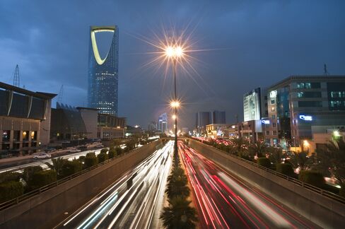 Vehicle light trails pass the Kingdom Tower on King Fahad Road in Riyadh, Saudi Arabia. The world’s biggest crude exporter set 2015 spending at 860 billion riyals ($229 billion) with revenue falling to 715 billion riyals from 1.046 trillion riyals in 2014, the Finance Ministry said. Oil accounted for 89 percent of its 2014 revenue. Photographer: Waseem Obaidi/Bloomberg