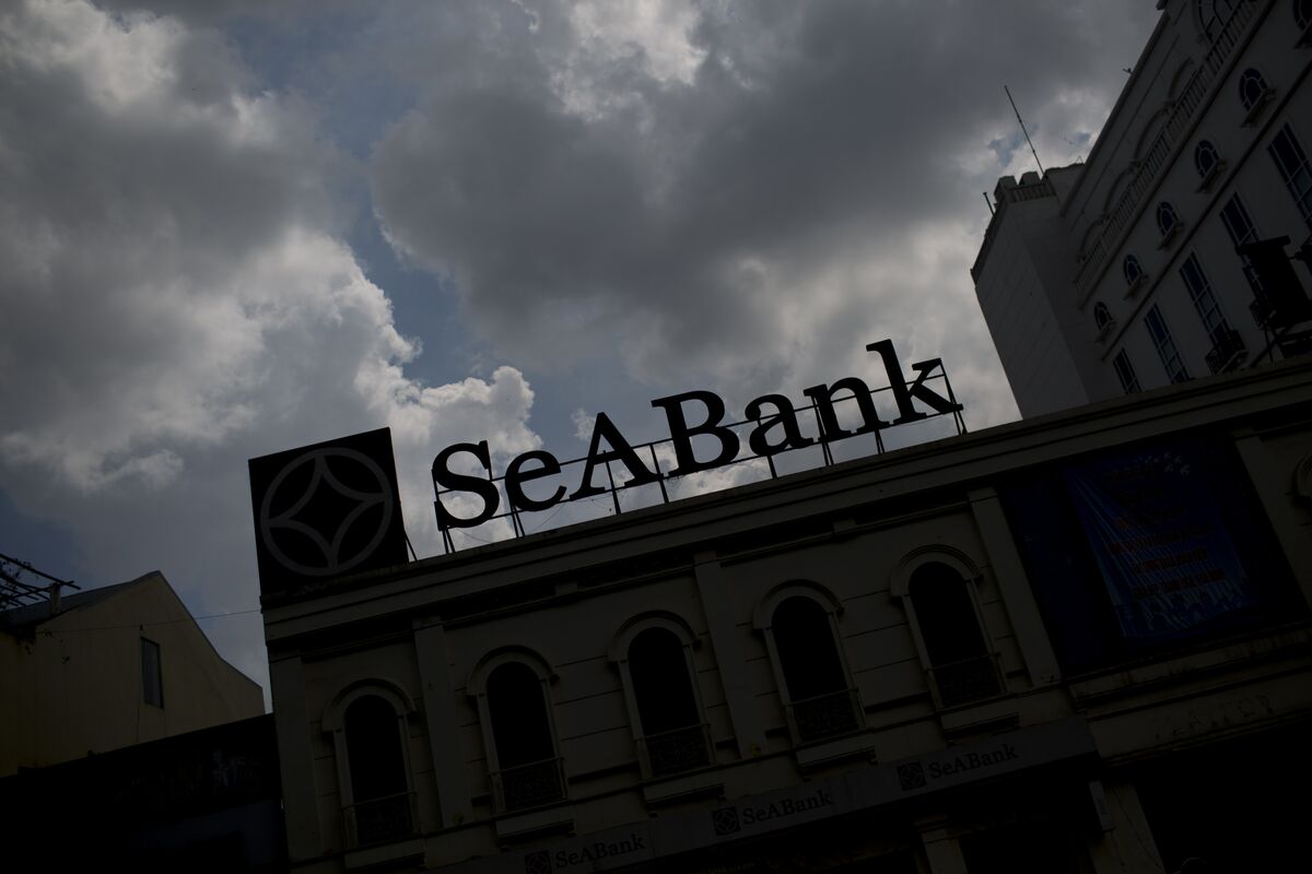 Vietnam’s SeABank Plans Minority Stake Sale to Foreign Investors