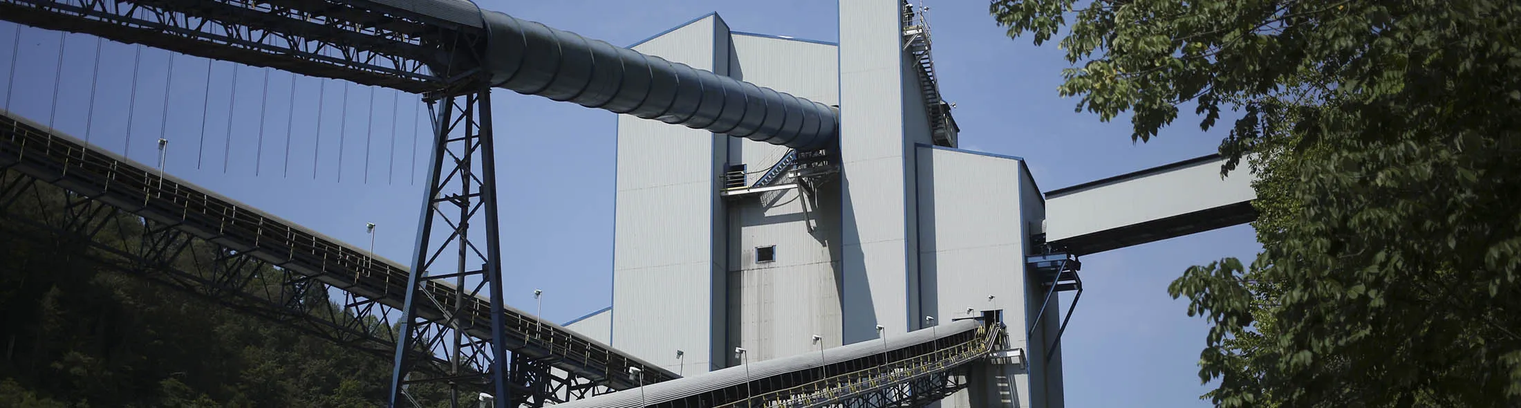 Conveyor belts stand at an Alpha Natural Resources Inc. coal preparation plant in Logan County near Yolyn, West Virginia, U.S., on Wednesday, Aug. 5, 2015. Alpha Natural Resources Inc. filed for bankruptcy in Virginia last week, becoming the latest victim of the coal industry’s worst downturn in decades.
