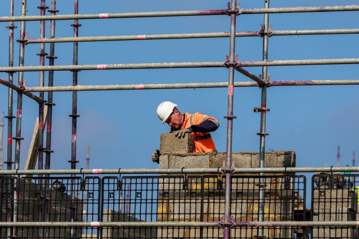 UK Businesses Shrink as Starmer Crisis Creates Perfect Storm