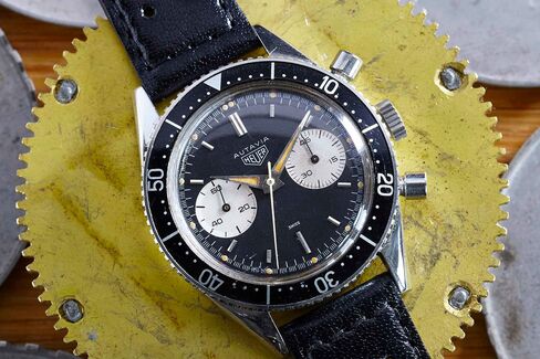 This is a very early, rare variant of the classic Heuer Autavia.