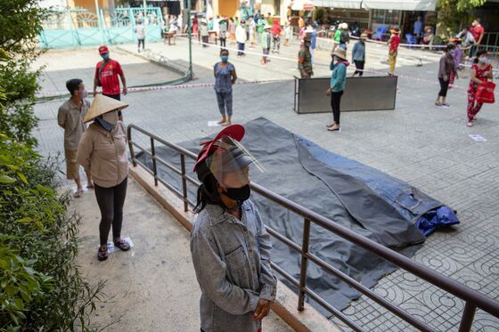 Vietnam Looks for Economic Rebound After Mass Quarantines