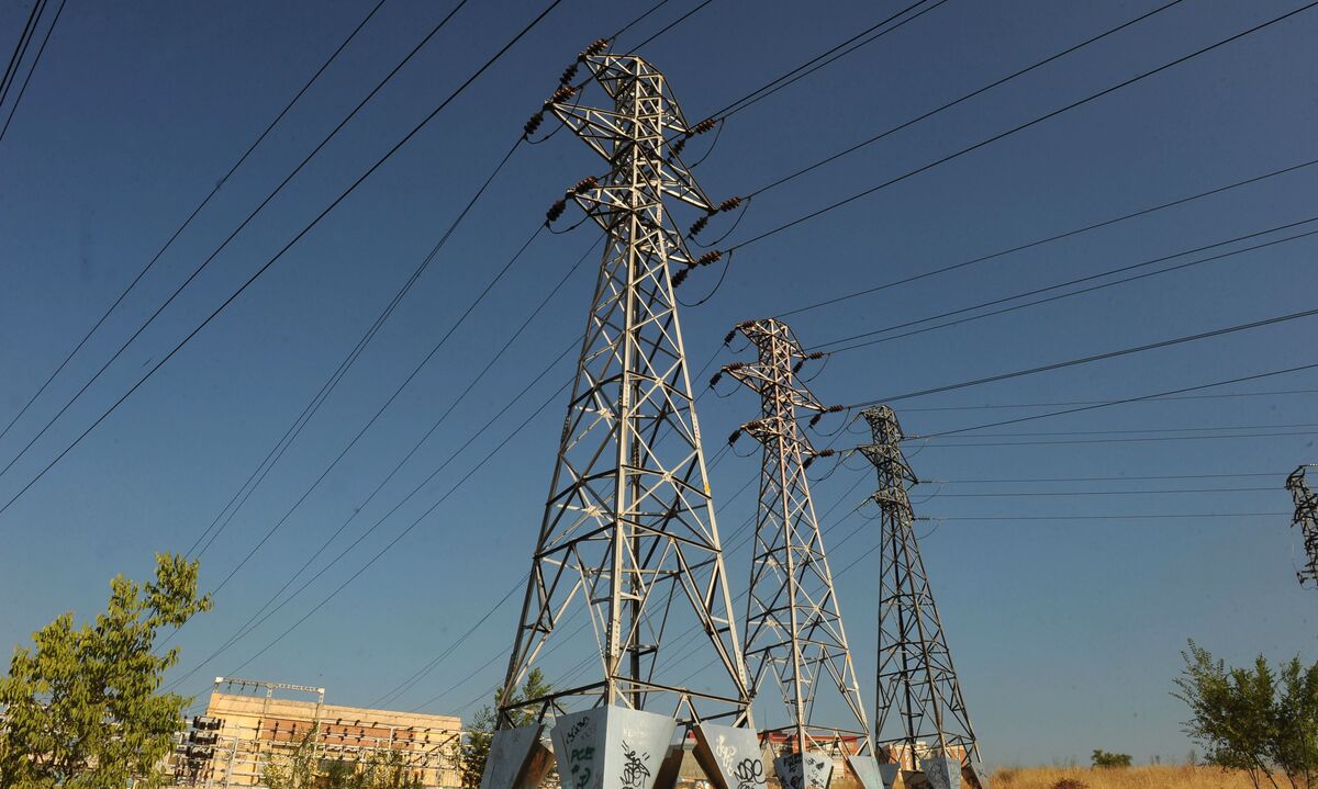 Spain’s Grid Warns Power Supply at Risk After Swings in Voltage Spain’s Grid Warns Power Supply at Risk After Swings in Voltage