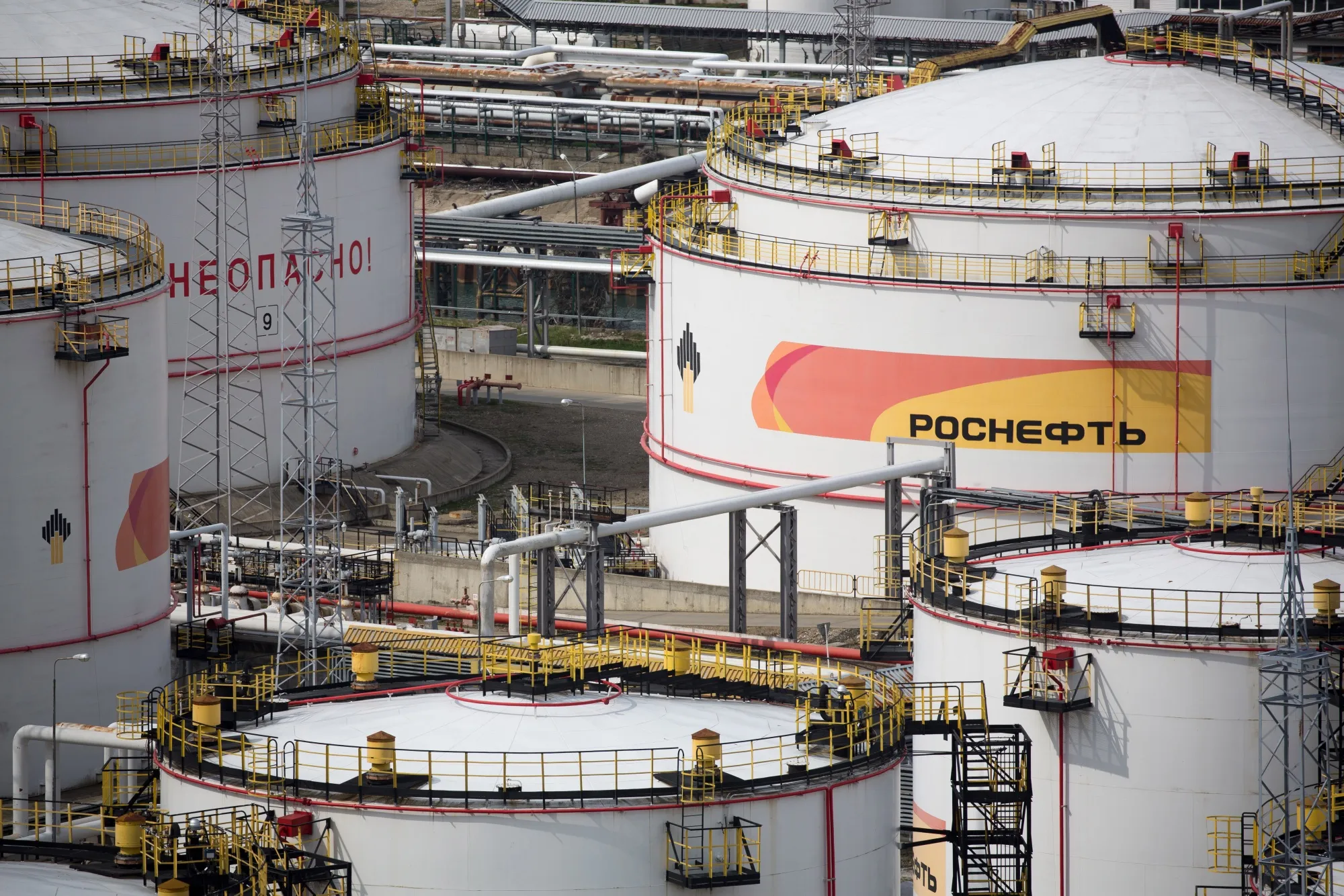 A Rosneft oil storage tank at the&nbsp;RN-Tuapsinsky refinery in Tuapse, Russia.