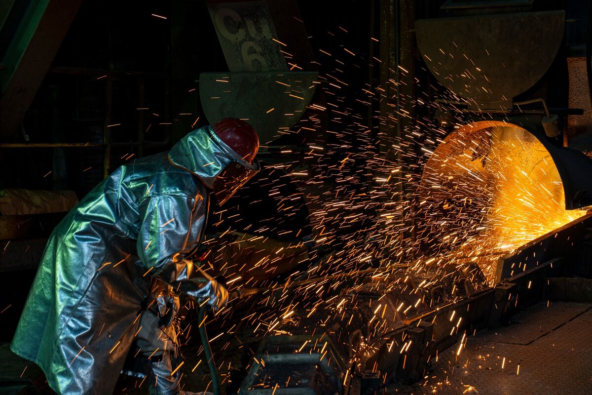 bloomberg.com - Copper Heads for Weekly Loss as AI Selloff Hurts Risk Appetite