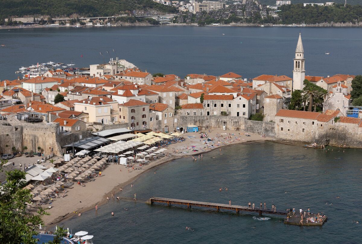 Montenegro Says EU Working to Fix Euro Issue Hindering Accession