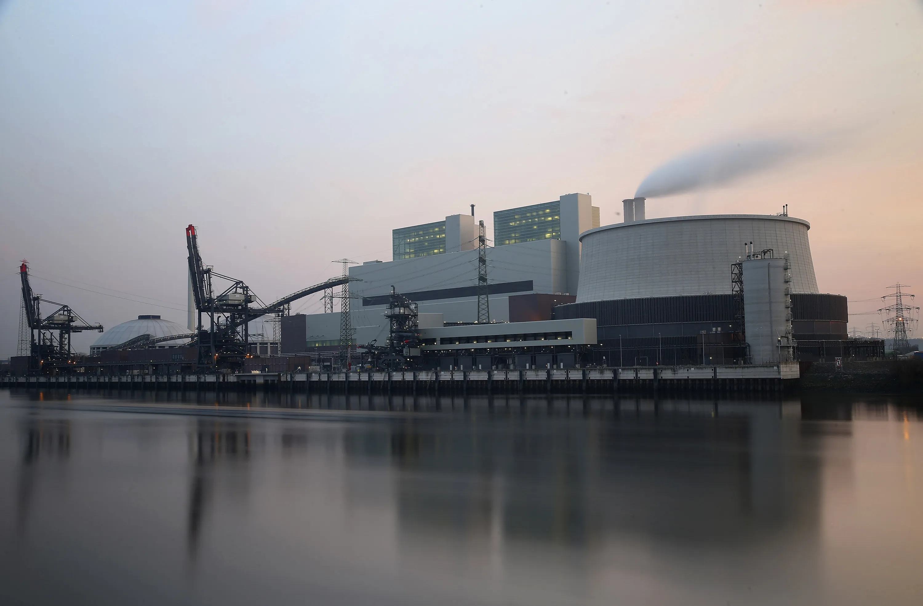 The coal-fired Moorburg power plant in Hamburg.