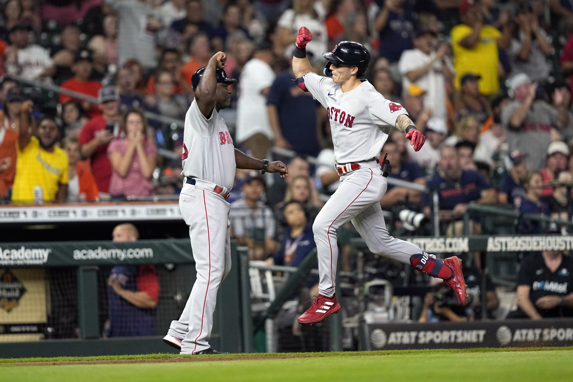 Jarren Duran's HR, 3 RBIs Power Red Sox Past Astros 3-2 - Bloomberg