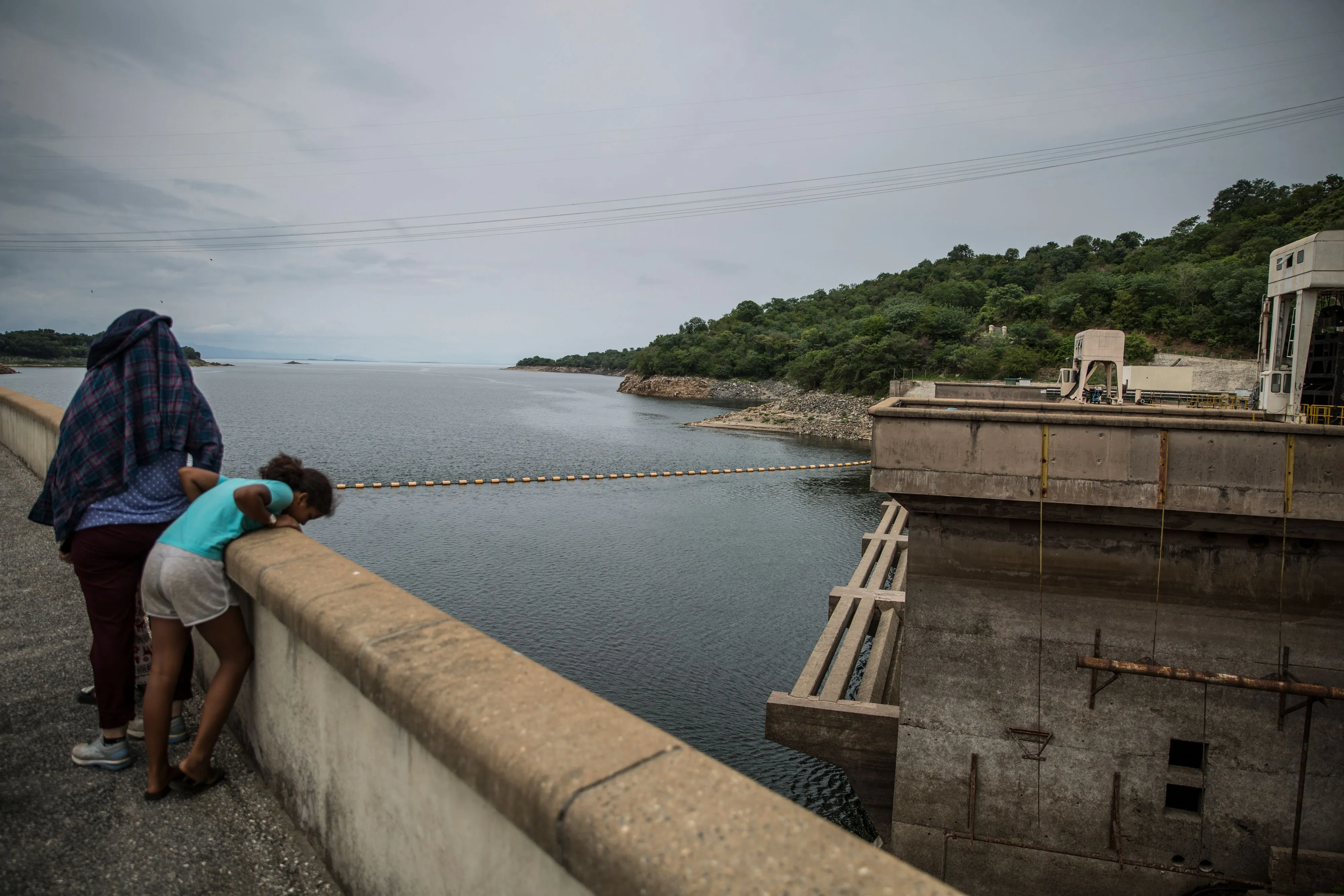 A visitor leans over the ridge of the Kariba dam in Kariba, Zambia.&nbsp;