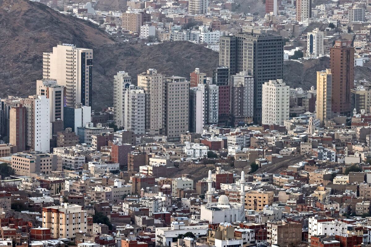 IMF Says Saudi Buffers, Energy Backup Blunt Economic Blow