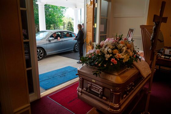 Virus Deaths Hit 100,000 and U.S. Funeral Business Is in Trouble