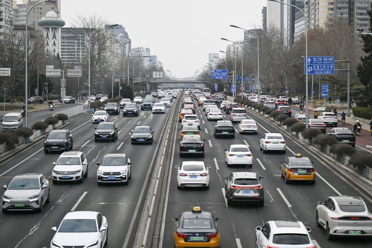 bloomberg.com - Stefan Nicola - German Carmakers Are Falling Behind in China's Brutal EV Market