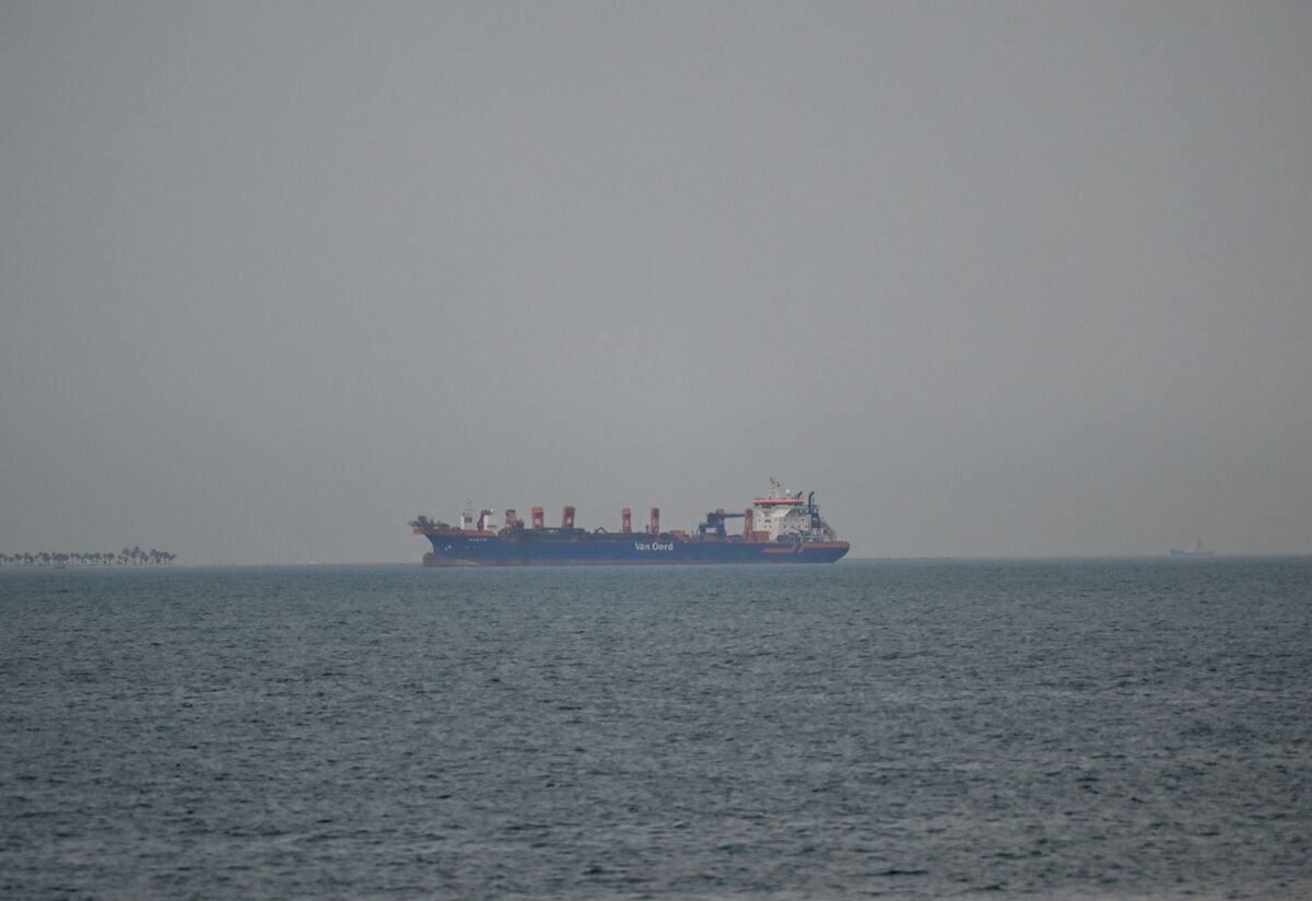 Oman Evacuates Ships From Oil Terminal in Precautionary Move - Bloomberg.com