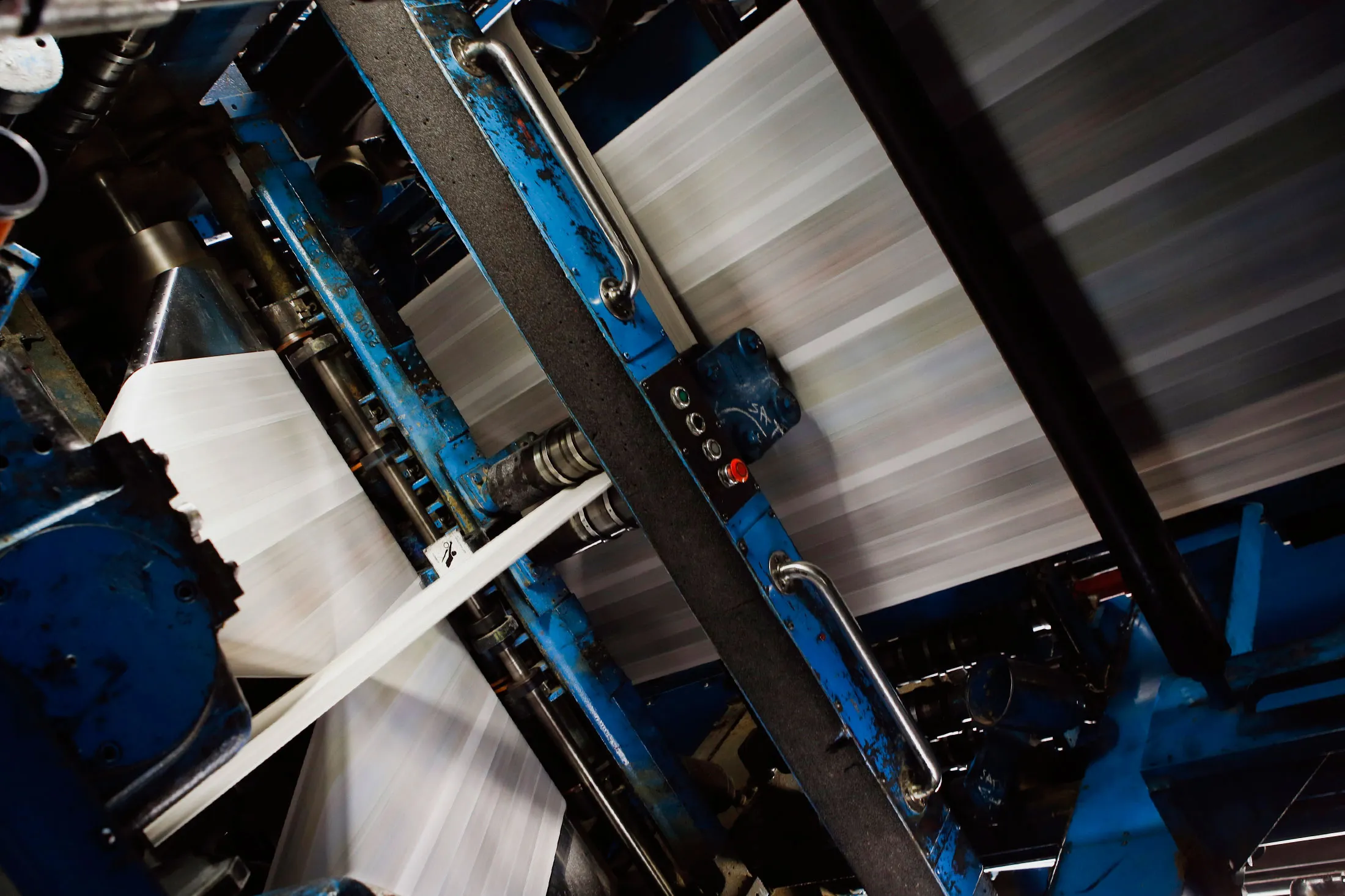 The Los Angeles Times newspaper is printed at the Olympic Press facility in Los Angeles, California, U.S, on Wednesday, Oct. 16, 2013. Congress ended the 16-day government shutdown, raising the U.S. debt limit after the leaders of the Senate reached a bipartisan agreement to end the nation's fiscal impasse.
