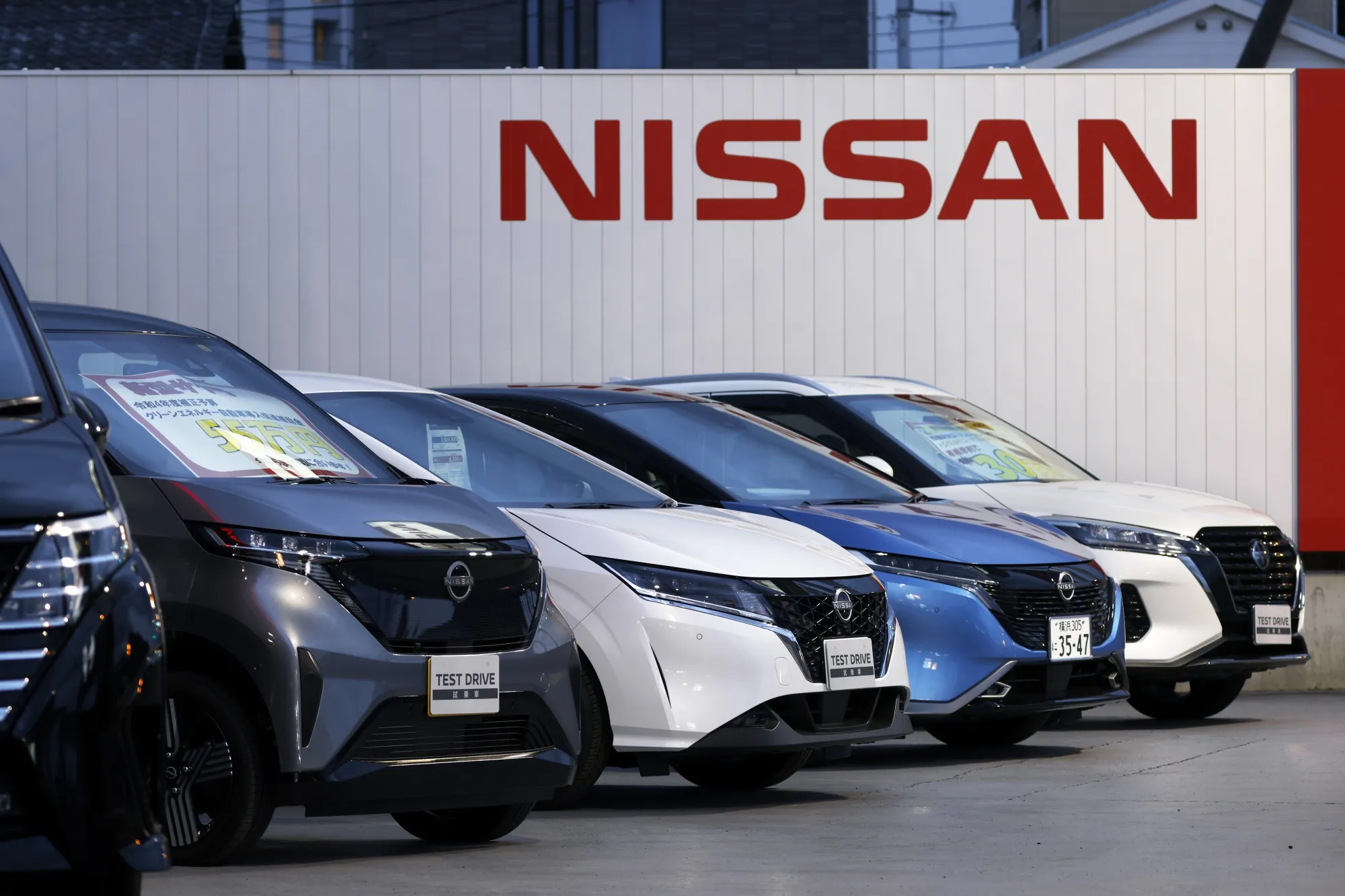 Nissan Plans 2027 Driverless Ride-Share Service for Aging Japan - Bloomberg
