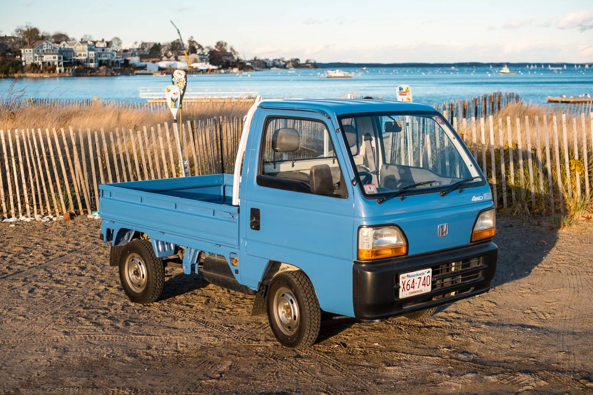 
Aficionados of kei cars and trucks laud the usefulness of these smaller-sized work vehicles, which are being imported from Japan in larger numbers.
