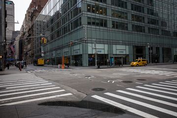 Manhattan como Cuomo ordena al 75% de los neoyorquinos quedarse en casa del trabajo