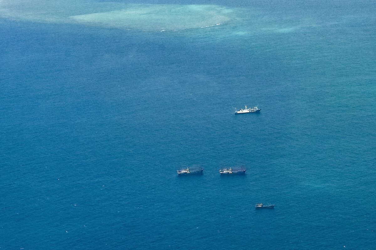 Us Philippines Slam China S Provocative Actions At Sea Bloomberg Us Philippines Slam China S Provocative Actions At Sea Bloomberg