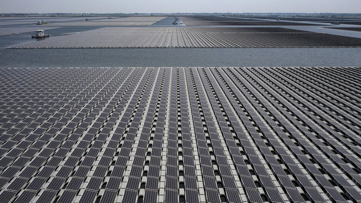 bloomberg.com - China Solar Wrap: Producers Post Steeper Losses on Weak Demand