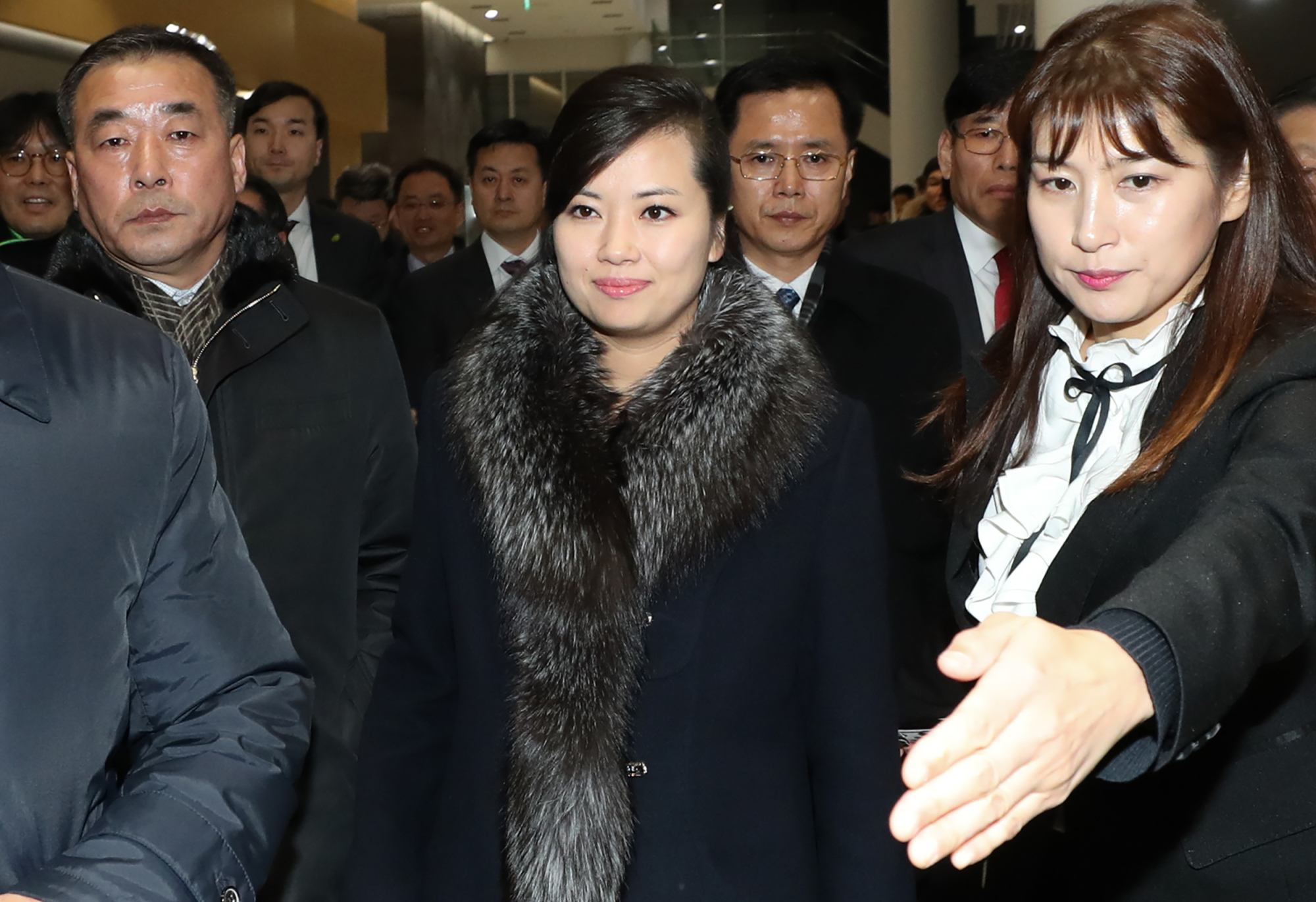 玄松月 北朝鮮の女性歌手も視察のため韓国入り－ソウルでは北への抗議活動も - Bloomberg