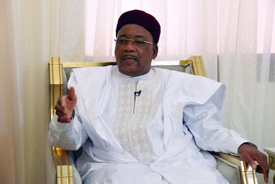 Niger’s President Wins World’s Biggest Cash Prize for Leadership