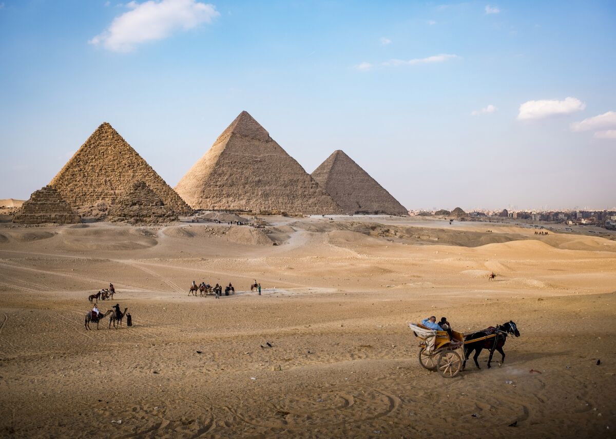 AI Builds Some Pyramids