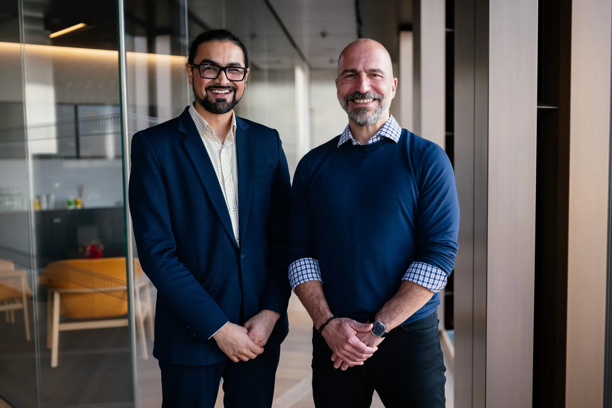 Dara Khosrowshahi, right, and Akshat Rathi in London,&nbsp;on&nbsp;Oct. 8.