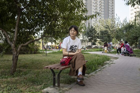 Baby Shortage Prompts China’s Unwed Mothers to Fight for Change