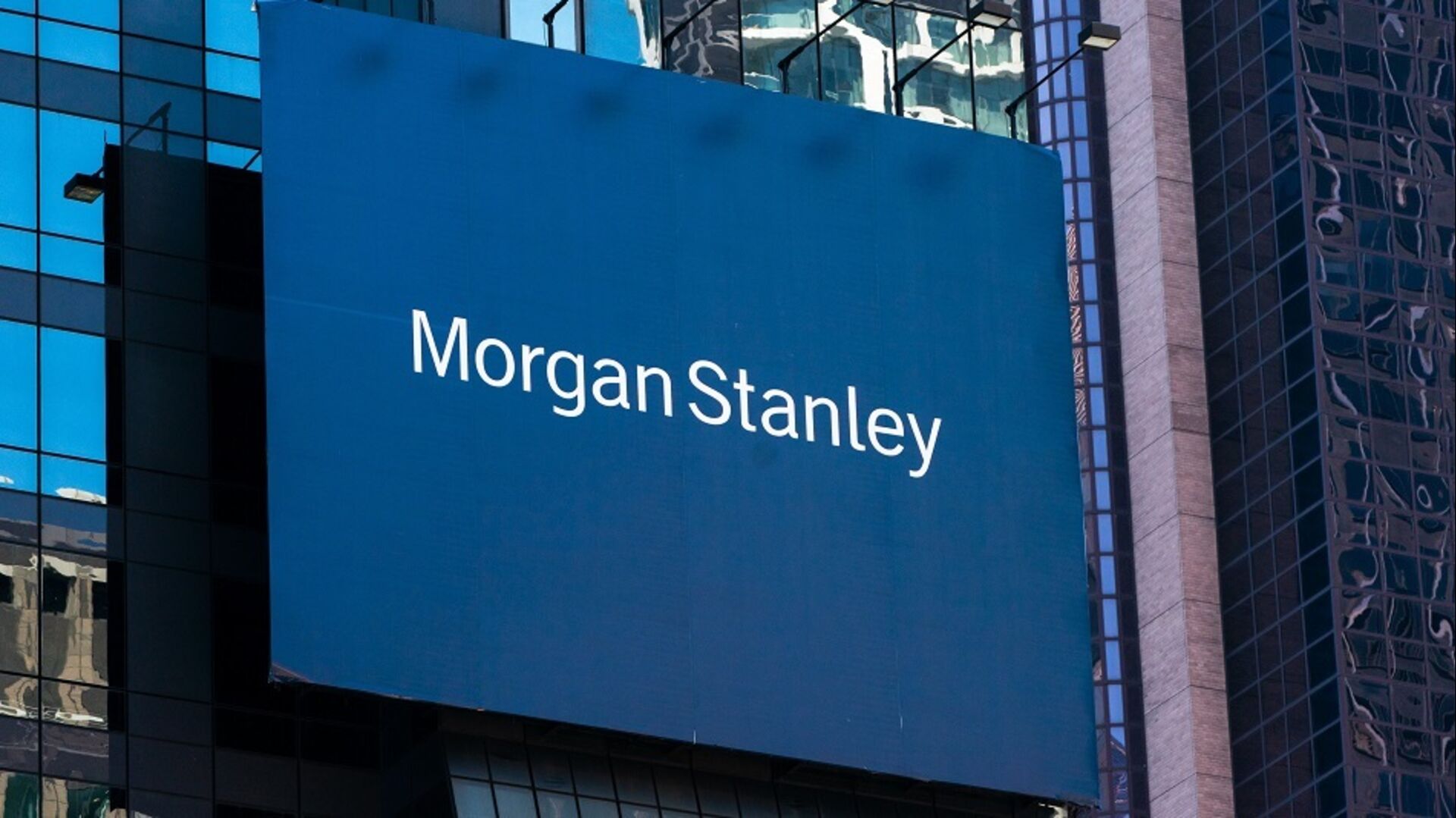 Morgan Stanley Fines Bankers More Than $1 Million Over Messaging Breaches -  Bloomberg