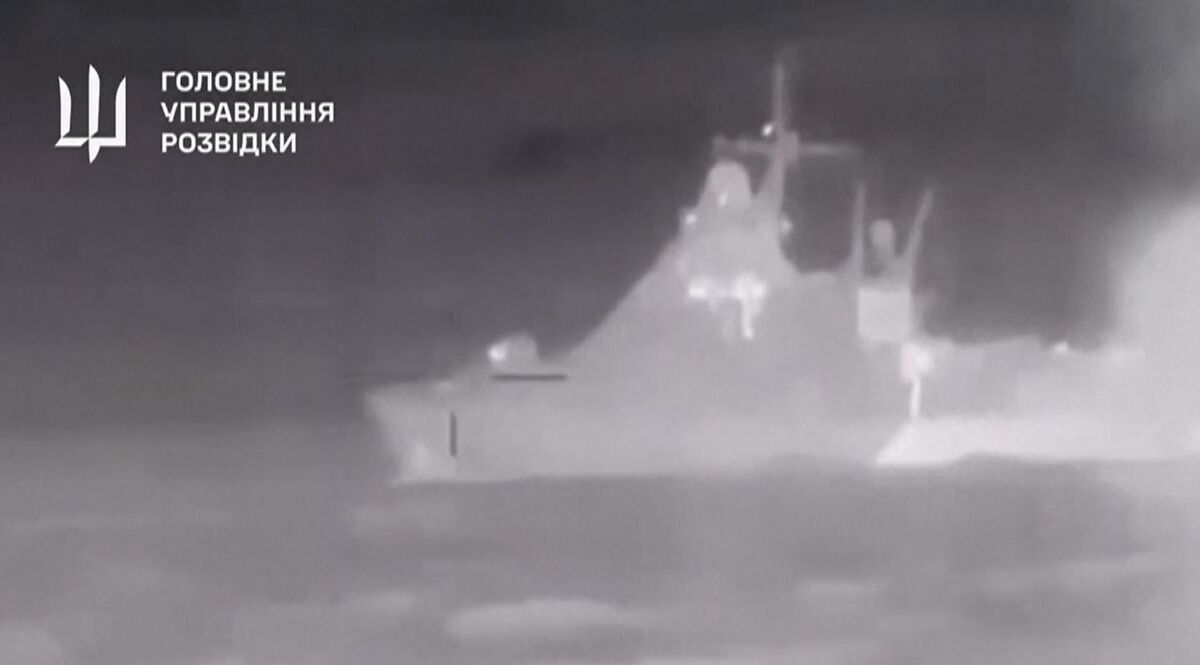 Ukraine Says Russian Ship Sank Near Crimea Bridge After Attack Bloomberg   1200x665 