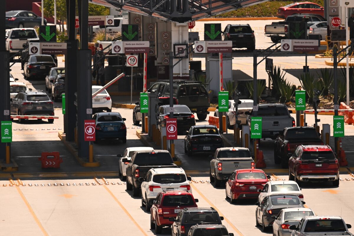 Border Arrests Rise for Third Straight Month to Most Under Trump
