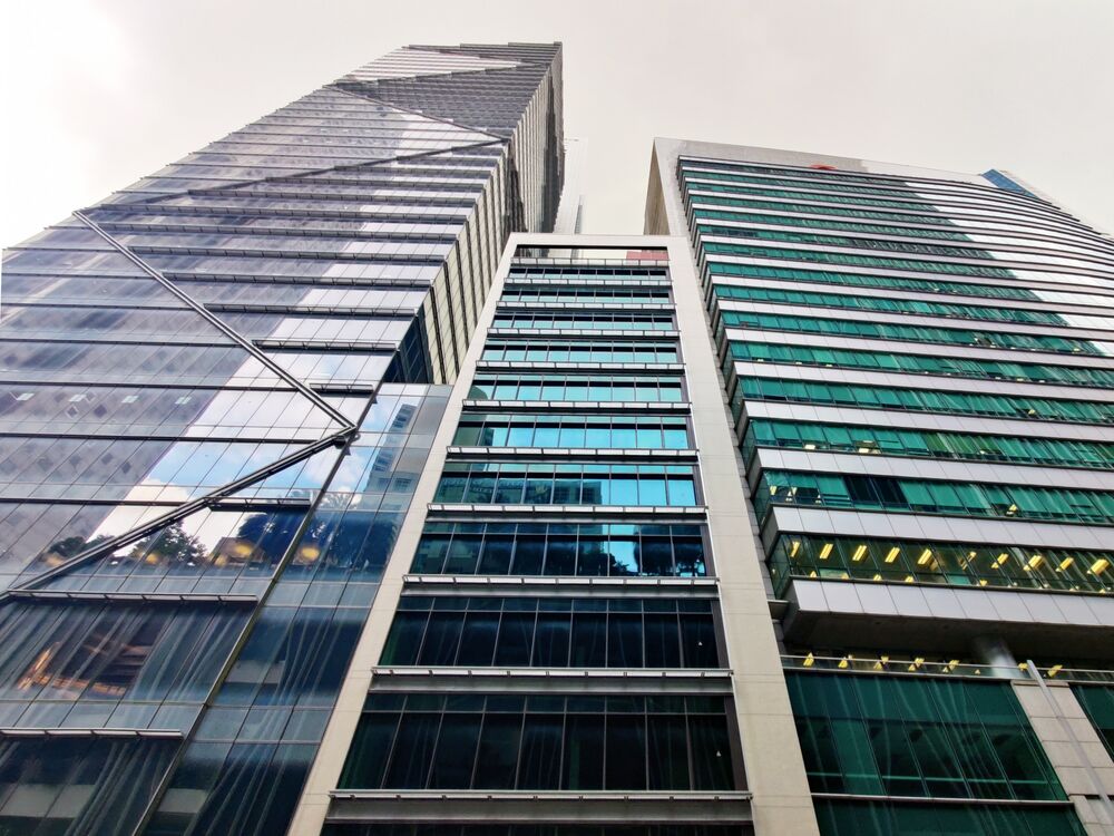 シンガポール一等地オフィスタワー、買い手不在－富裕層マネー