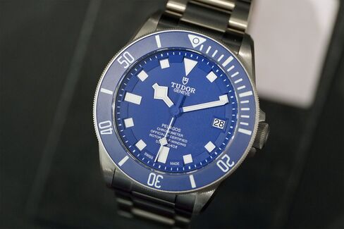 An in-house movement and a new color give the Pelagos a refresh.